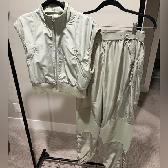 ALO Yoga Limestone 3 Piece Set - Picture 1 of 11